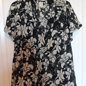 Perseption Concept Black/White Floral Sheer Top LARGE Button Neck Short Sleeve